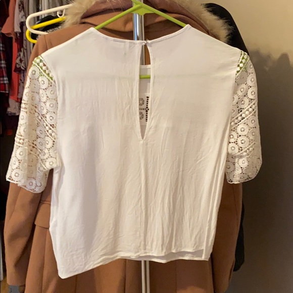 White blouse with patterned sleeve detailing - Picture 2 of 3